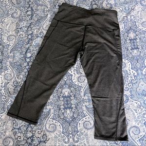 Two-pocket Athletic Capris